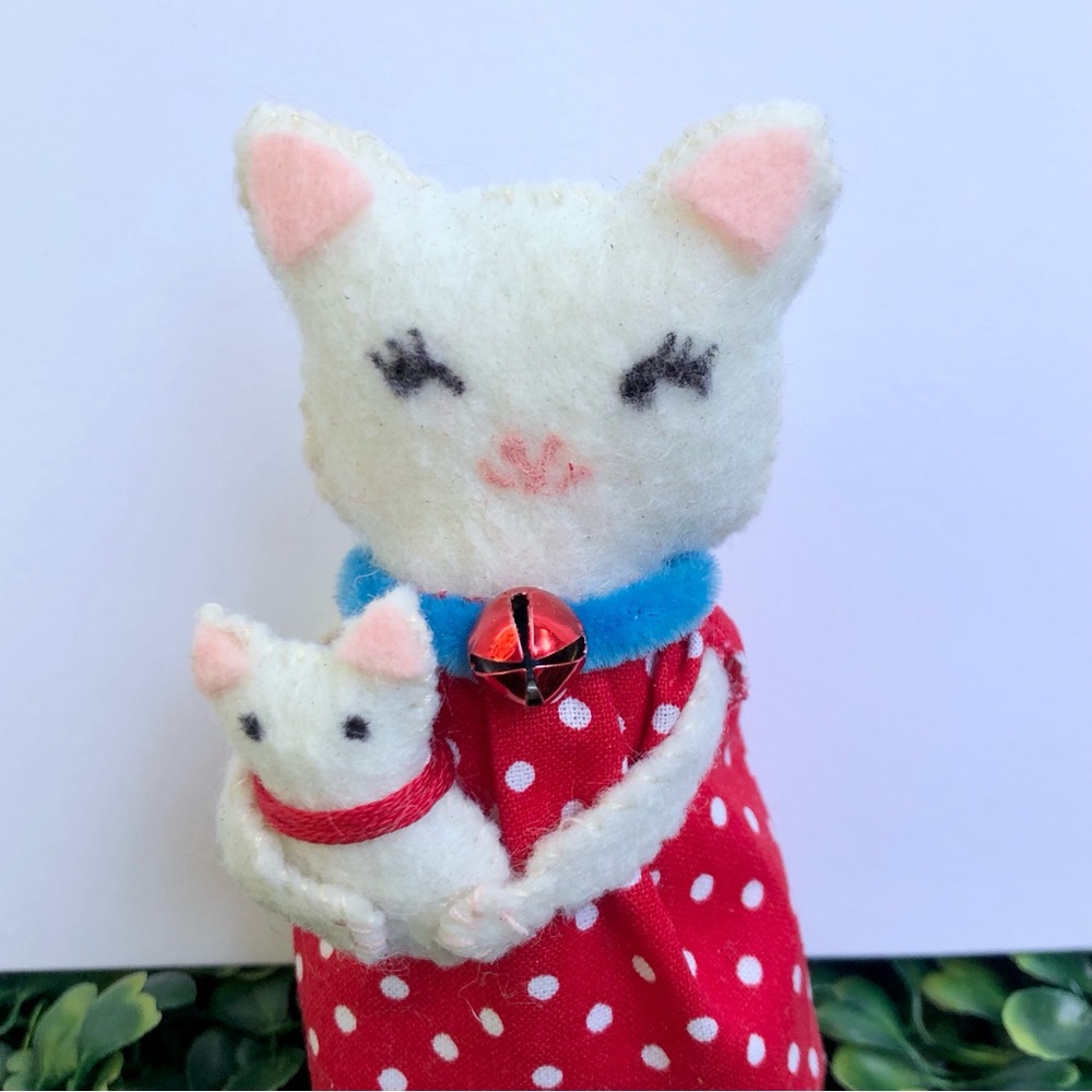 Felt Cat art doll with kitten Red Polka Dot Dress hand-sewn Mom Baby - Picture 3 of 9